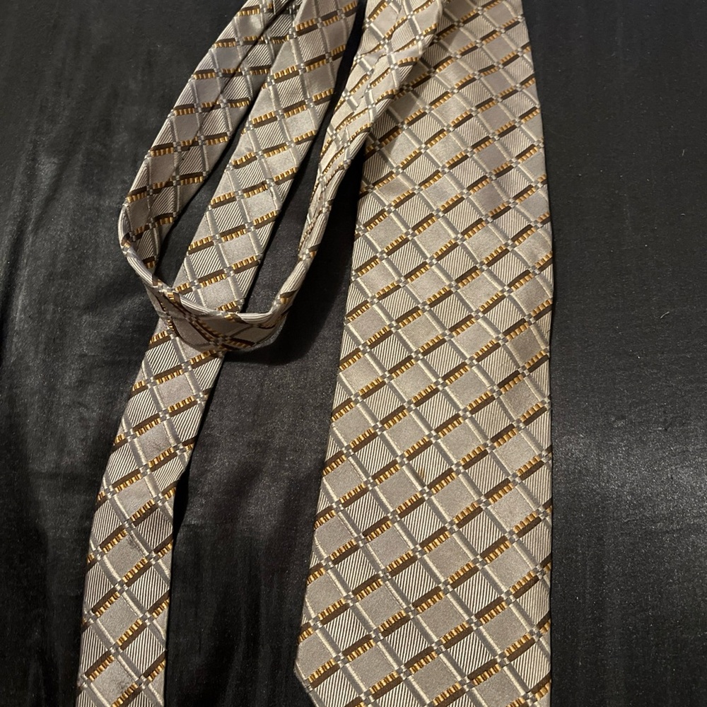 Avon Geometric Pattern Tie in Gold and Gray
